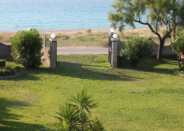 Villa Angela, Seafront Apartments, Almiros Beach